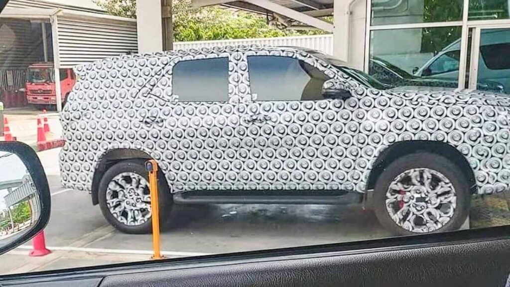 New Toyota Fortuner Seen Testing